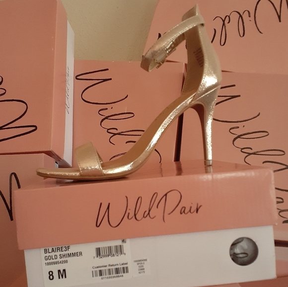 Wild Pair

Blaire Dress Sandals - Picture 1 of 6